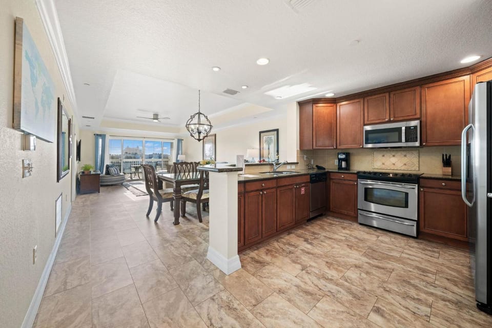 W488 - Luxurious North Villa House in Four Corners