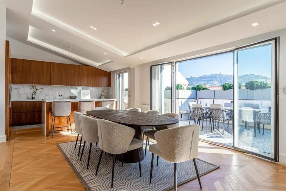 Natural landscape, Kitchen or kitchenette, Living room, Seating area, Dining area, Mountain view, air conditioner