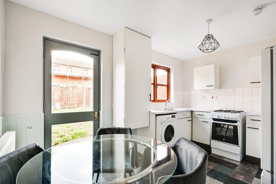 Contractors - Business - Families - Long term stays - Driveway parking Apartment in London Borough of Hackney