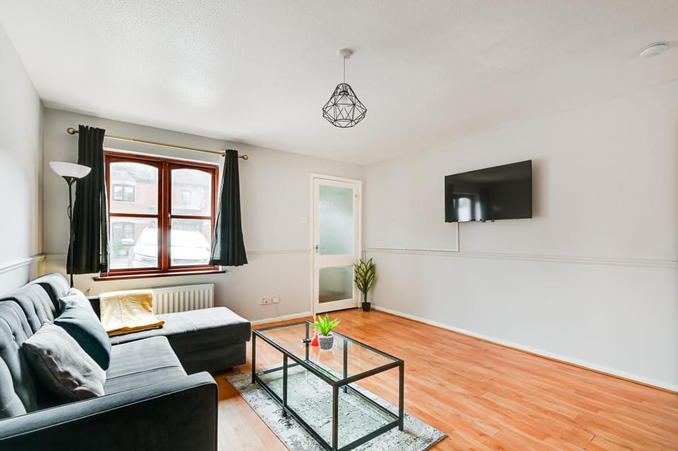 Contractors - Business - Families - Long term stays - Driveway parking Apartment in London Borough of Hackney