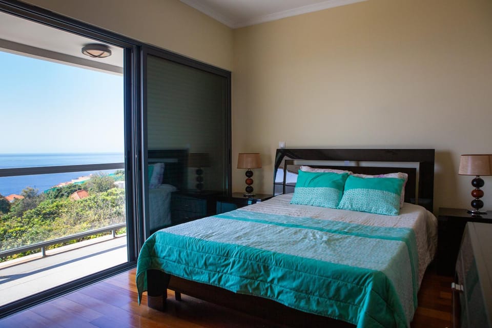 Bed, Natural landscape, View (from property/room), Balcony/Terrace, Photo of the whole room, Bedroom, Sea view