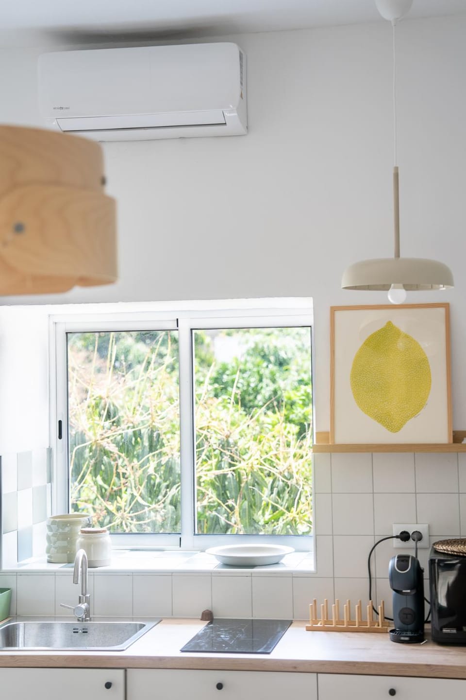 Coffee/tea facilities, Kitchen or kitchenette, air conditioner