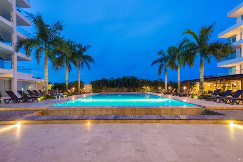 Property building, Night, Pool view, Swimming pool, sunbed