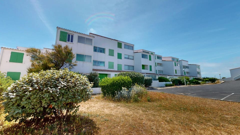 Property building, Facade/entrance, Off site