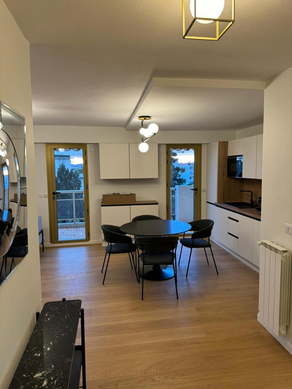 Kitchen or kitchenette, Dining area, oven, stove