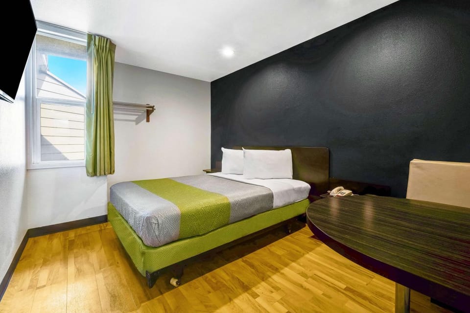 Photo of the whole room, Bedroom, On site