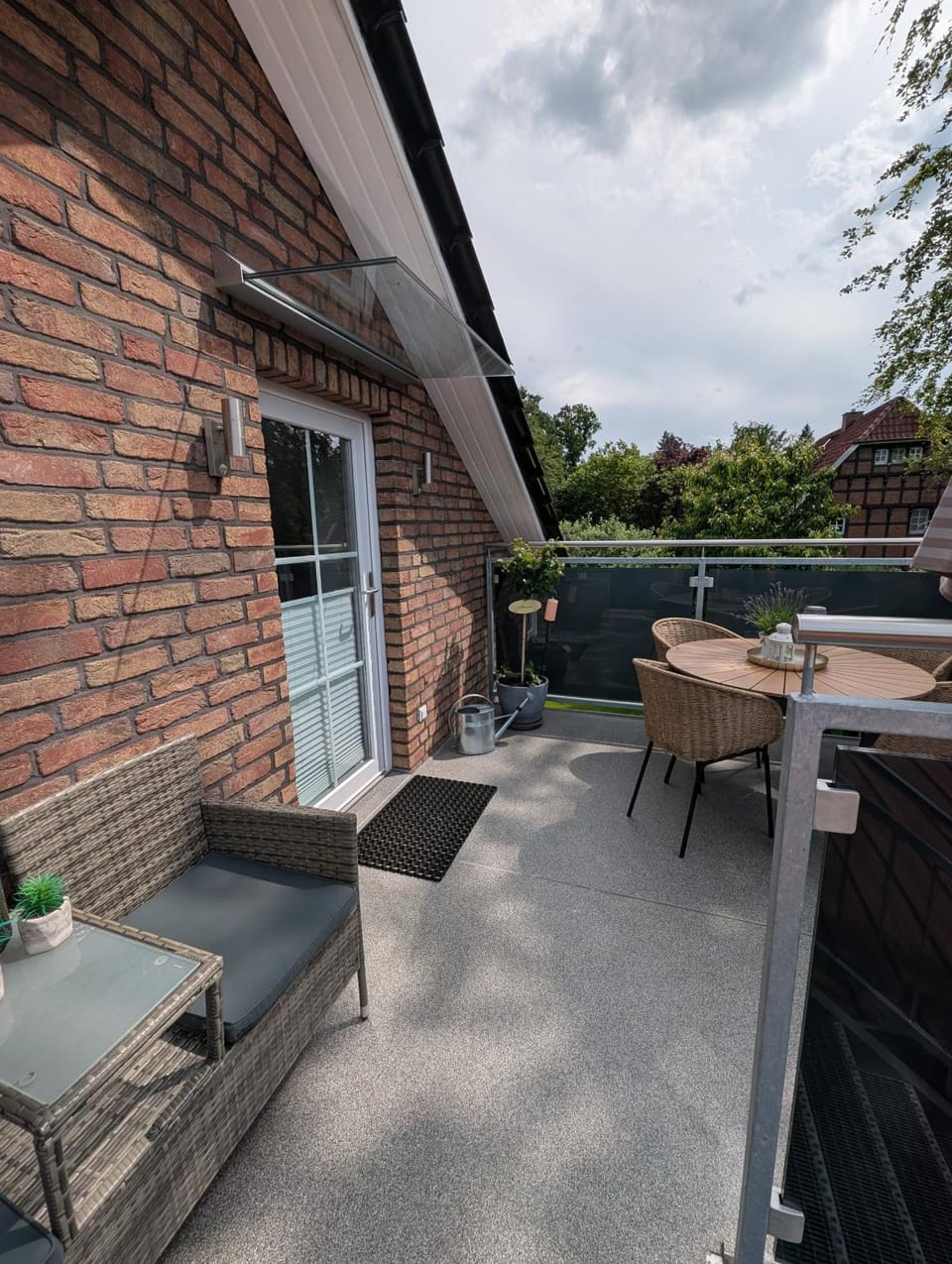 Facade/entrance, Balcony/Terrace
