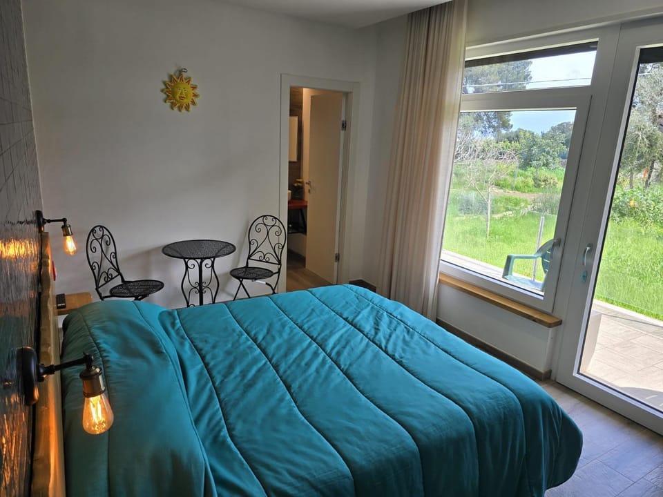 Bed, Photo of the whole room, Bedroom, Garden view