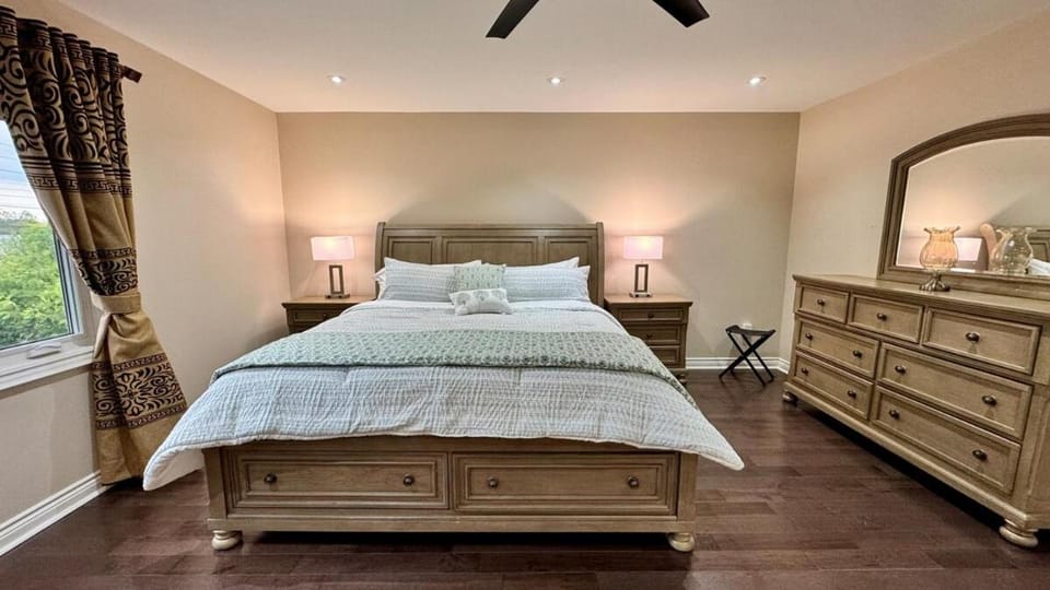 Bed, Photo of the whole room, Bedroom