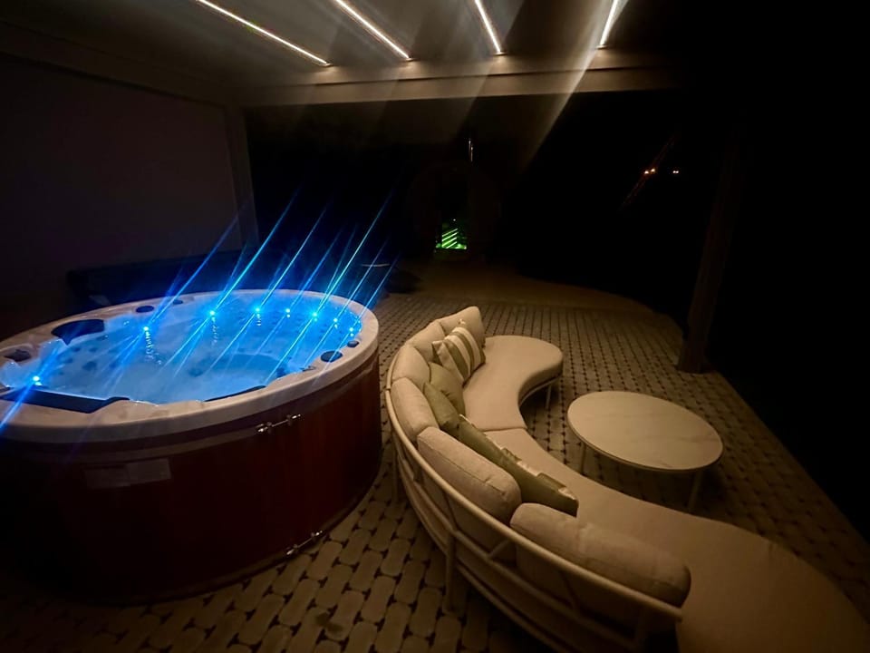 Hot Tub, Garden view, Garden view