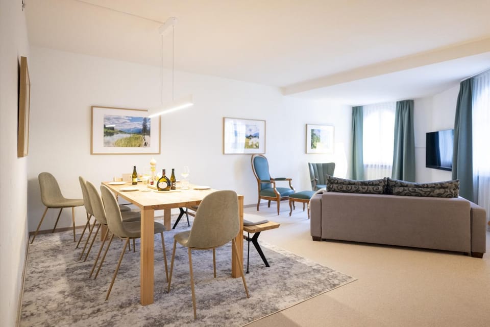 Communal lounge/ TV room, Living room