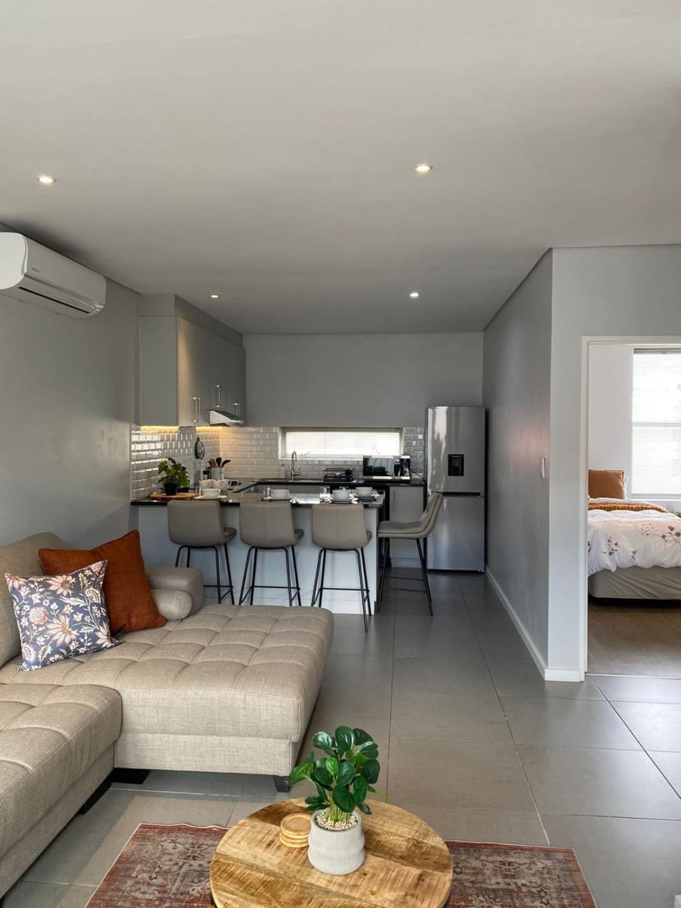 Kitchen or kitchenette, Living room, Photo of the whole room, Seating area, Dining area, air conditioner