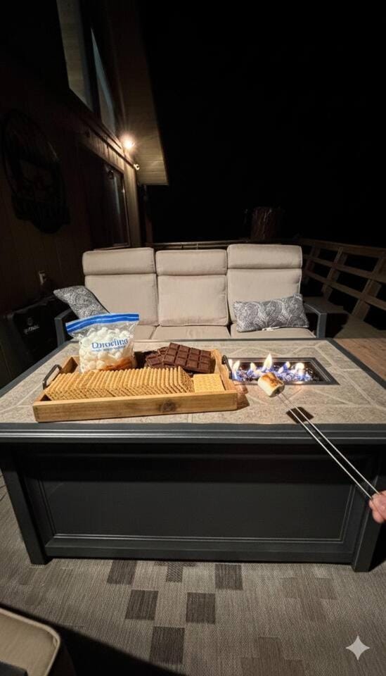 Cozy Cabin - Hot Tub, Fire Pit, & Pets Cabin in Arnold