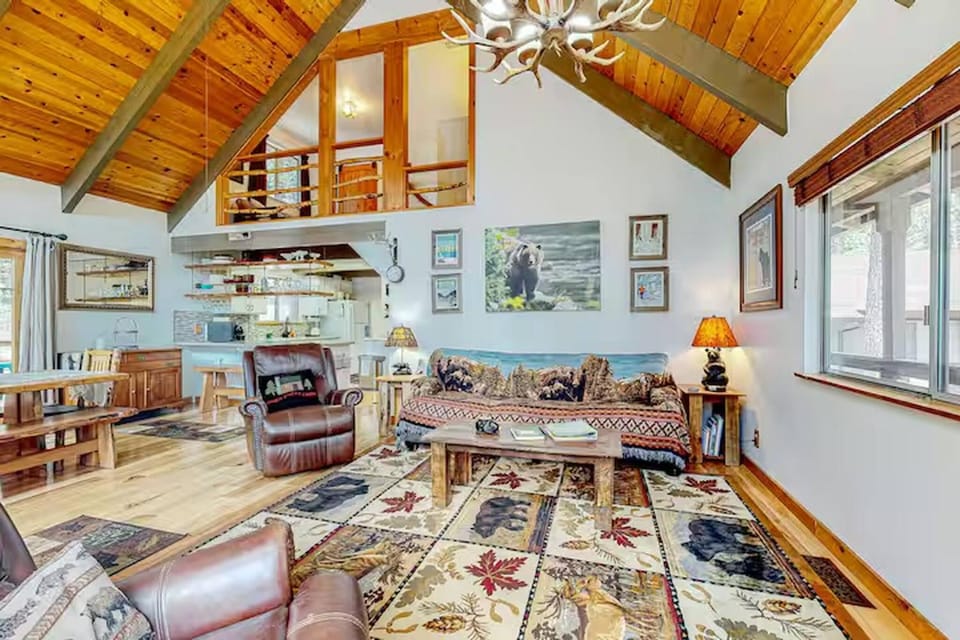 TV and multimedia, Living room, Seating area, fireplace