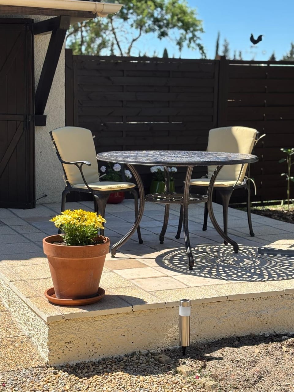 Property building, Patio, Dining area