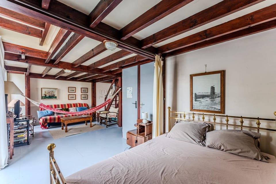 Property building, Living room, Bedroom