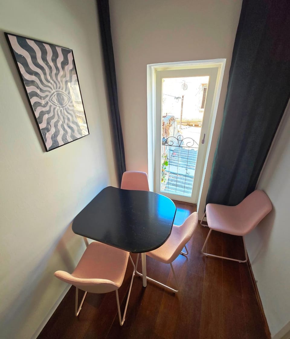 Seating area, Dining area