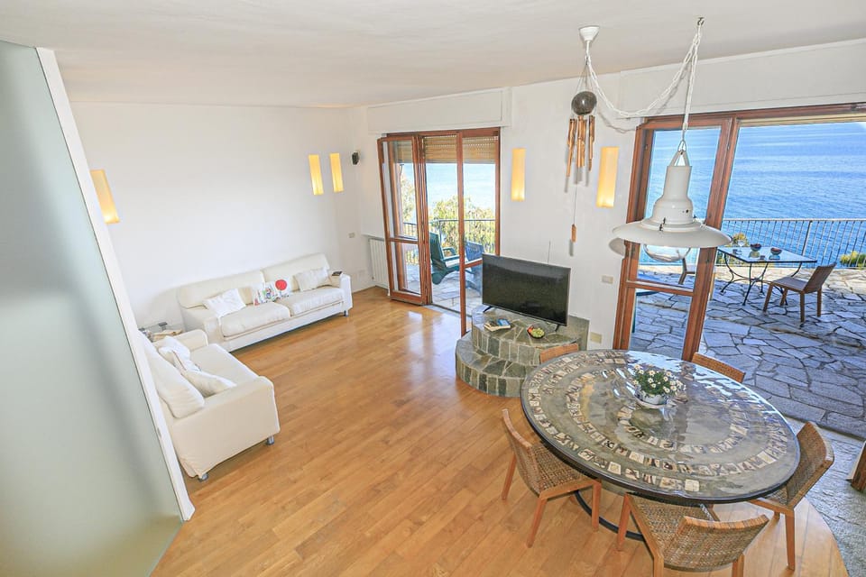 Seating area, Dining area, Sea view