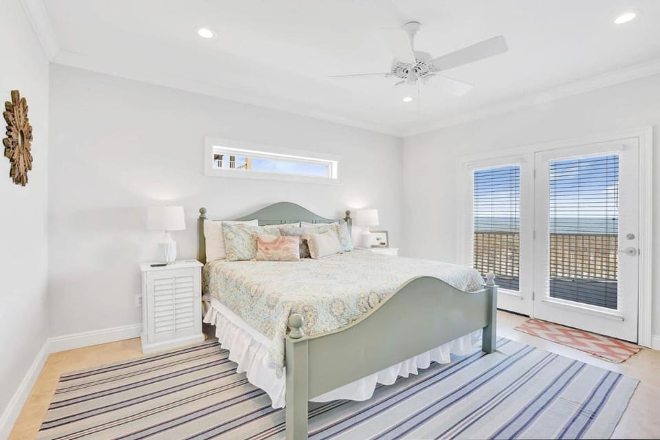 Dear Time Beach house- Elevator Sleeps 10 pool House in West Beach