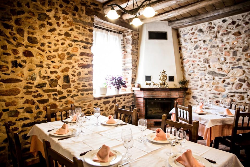 Restaurant/places to eat, Banquet/Function facilities