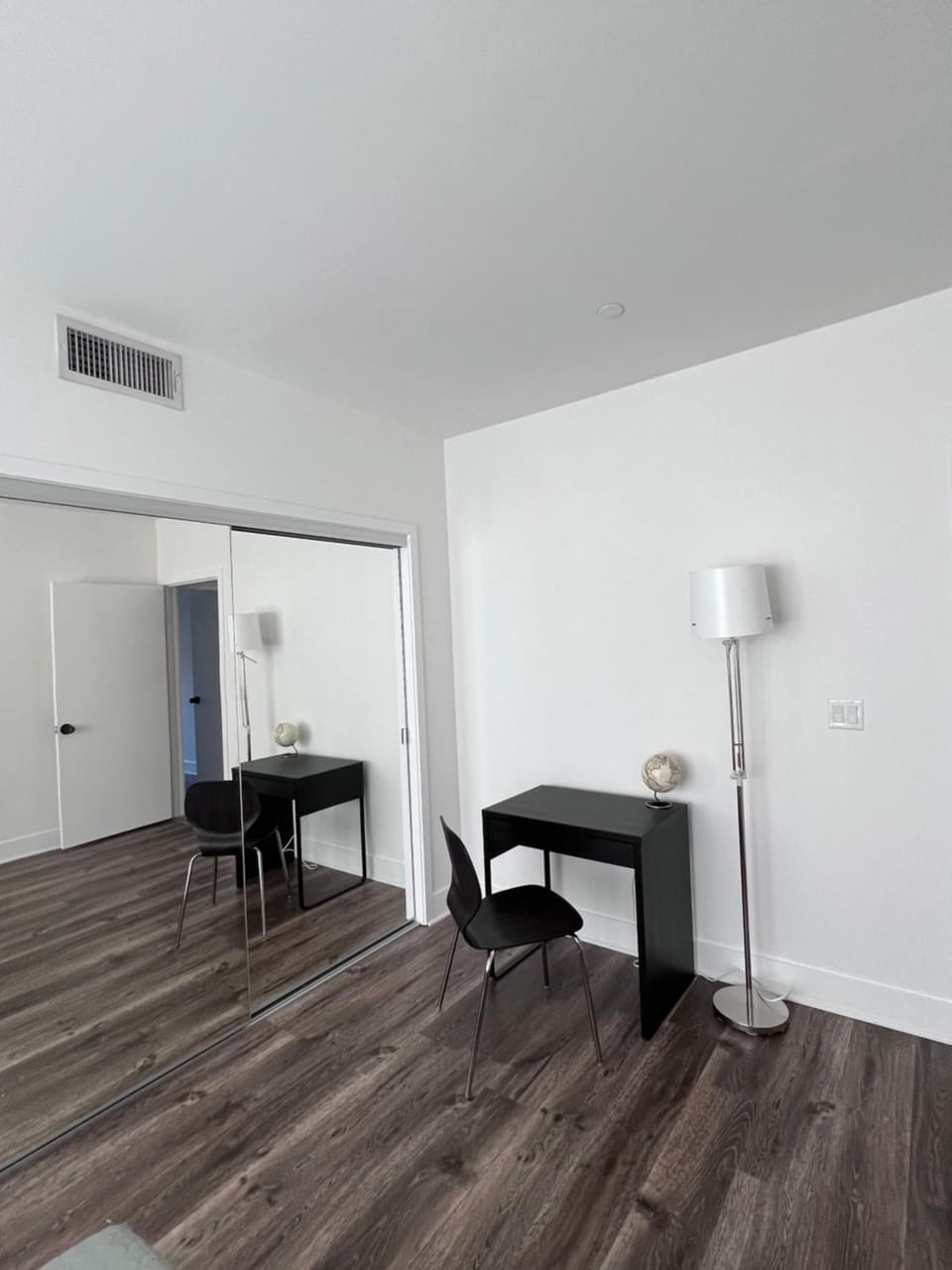 Bright and Light Bedroom For Rent Vacation rental in West Hollywood