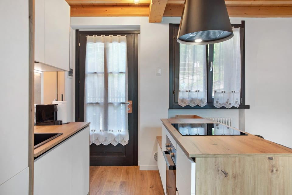Property building, Kitchen or kitchenette, Living room