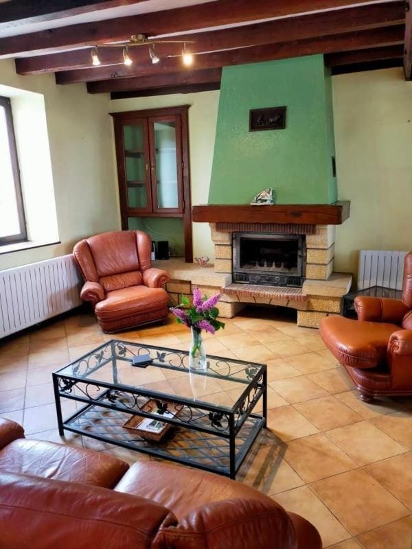 Rural farmhouse with patio, BBQ and fireplace House in Nouvelle-Aquitaine