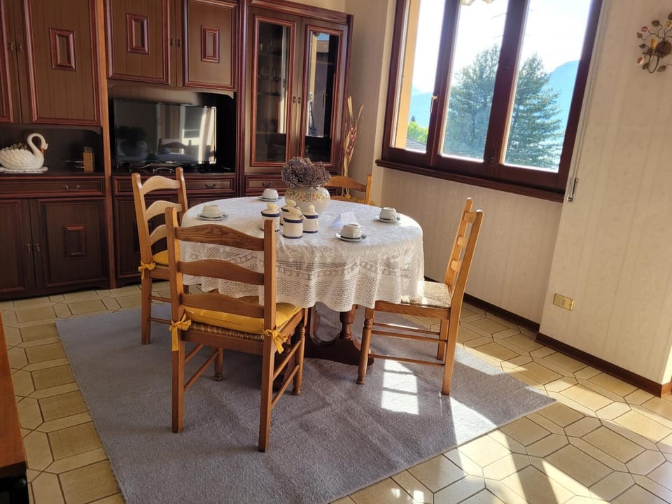 Dining area, Breakfast