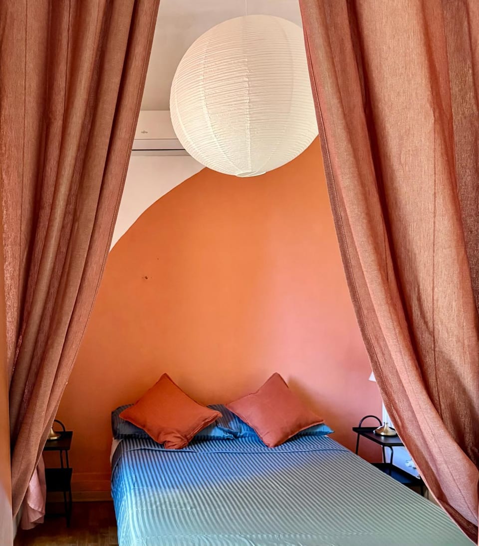 Photo of the whole room, Bedroom