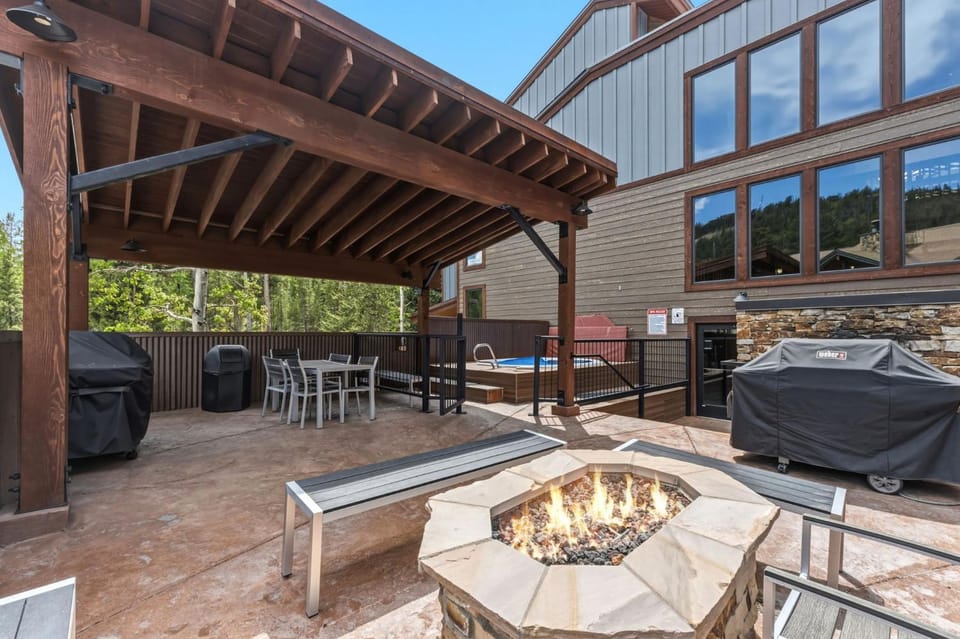Atrium 101 by Ski Country Resorts Apartment in Breckenridge