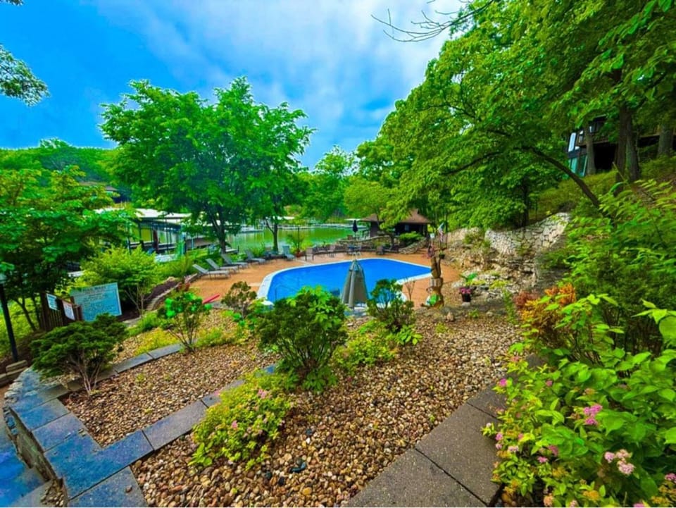 Treetop Village-2Bed2BathPoolsDockPickleball House in Village Four Seasons