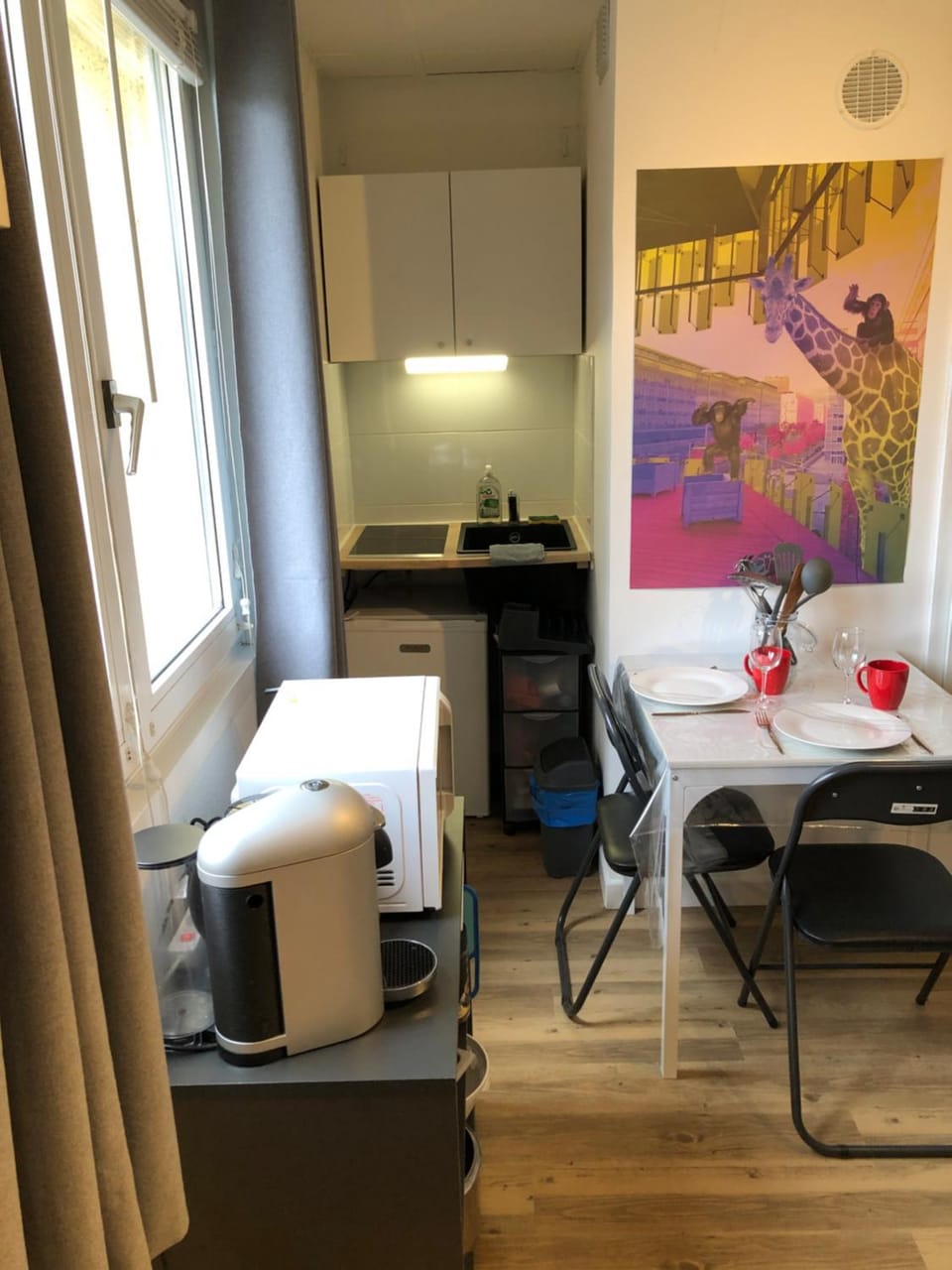 Kitchen or kitchenette, Dining area