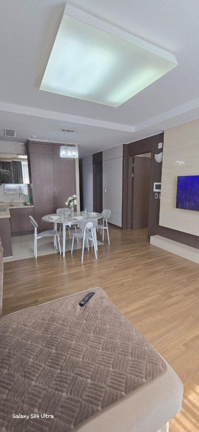 Kitchen or kitchenette, Seating area, Dining area