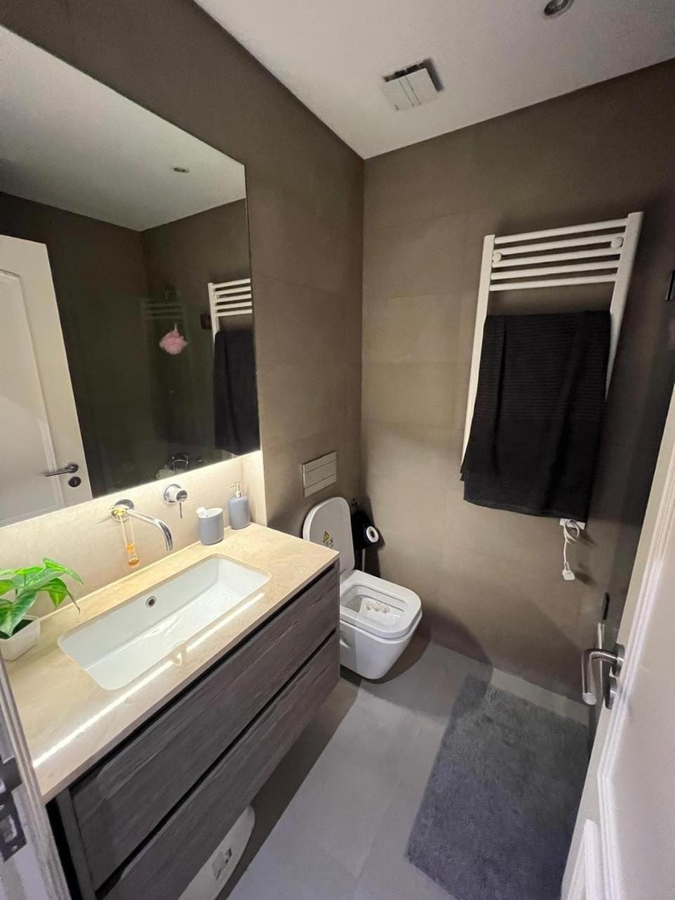 Bathroom, Bath, towels