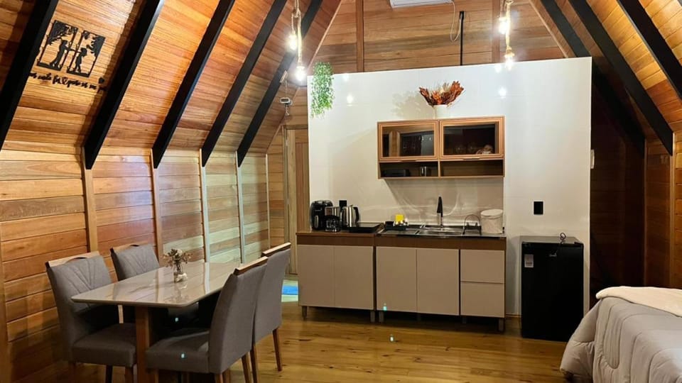 Coffee/tea facilities, Kitchen or kitchenette, Dining area, Bedroom, minibar, pet friendly, stove, toaster