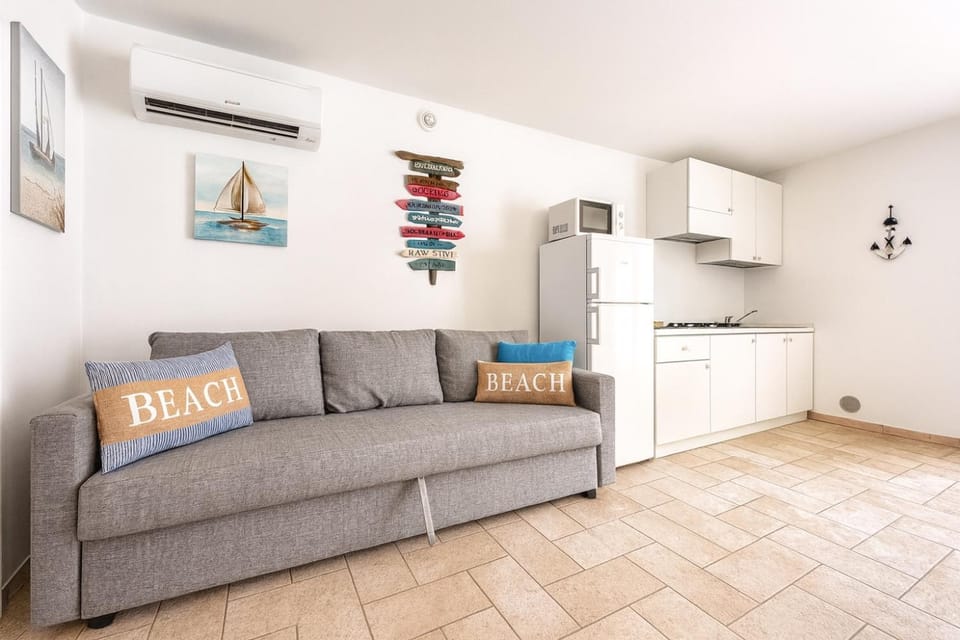 Kitchen or kitchenette, Living room, Seating area