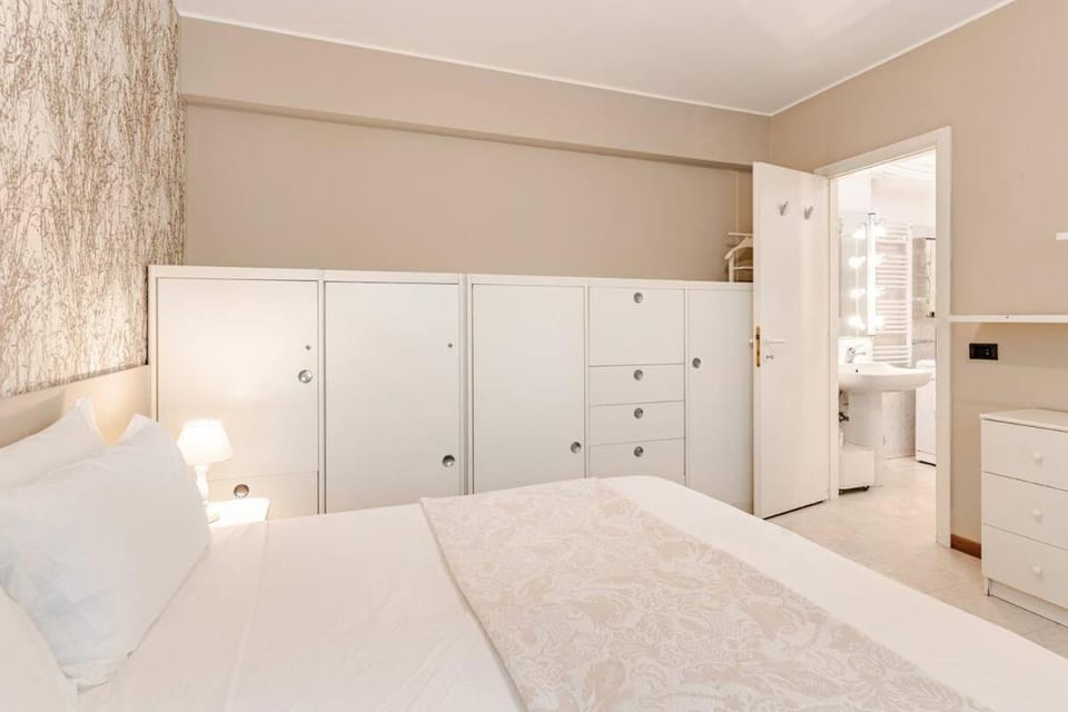 Bed, Photo of the whole room, Bedroom, wardrobe