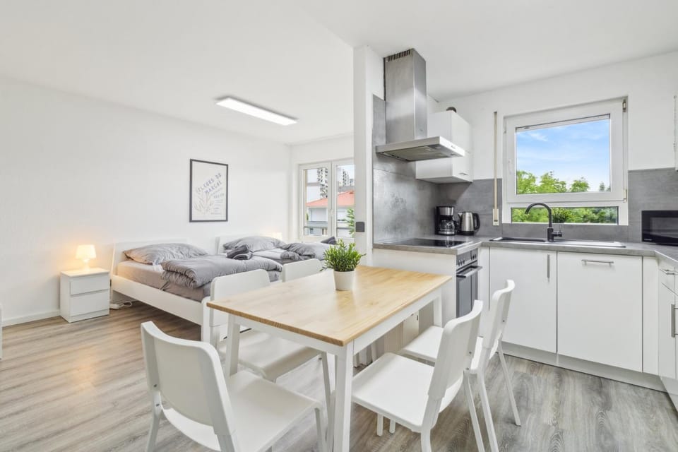 Kitchen or kitchenette, Seating area, Dining area, oven, stove