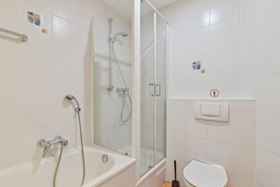 Shower, Toilet, Bathroom, Bath