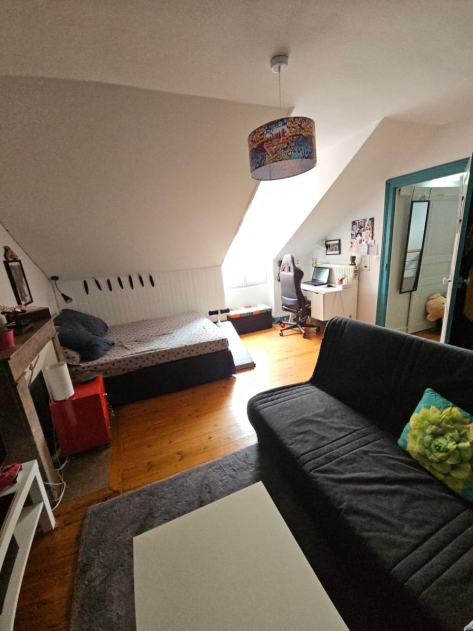 Bed, Photo of the whole room, Bedroom