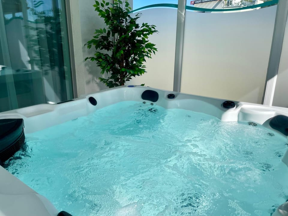 Hot Tub, Hot Tub