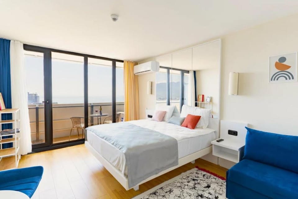 Bed, Living room, Photo of the whole room, Seating area, Bedroom, air conditioner