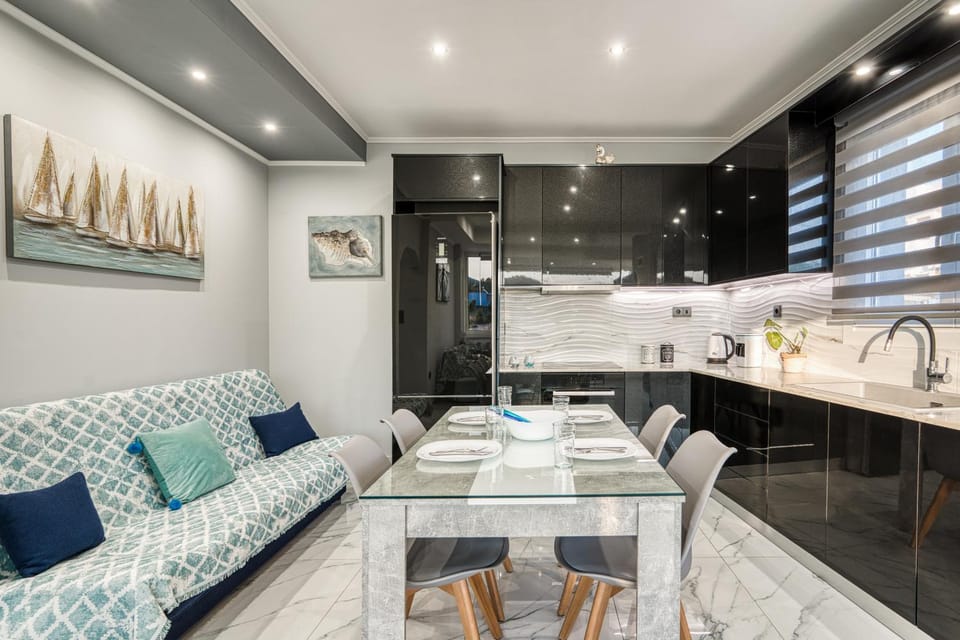 Kitchen or kitchenette, Living room, Seating area, stove