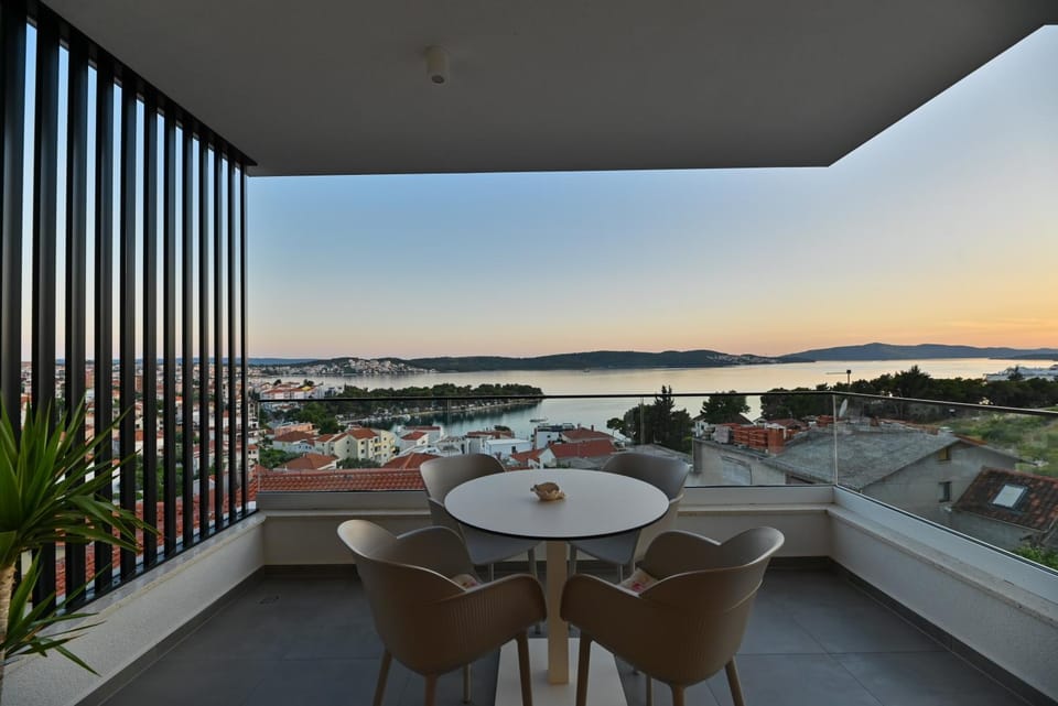View (from property/room), Balcony/Terrace, Sea view
