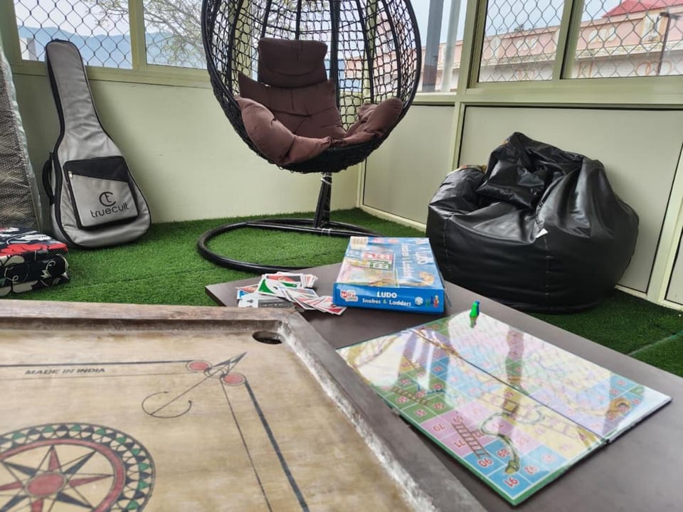 Game Room, Seating area
