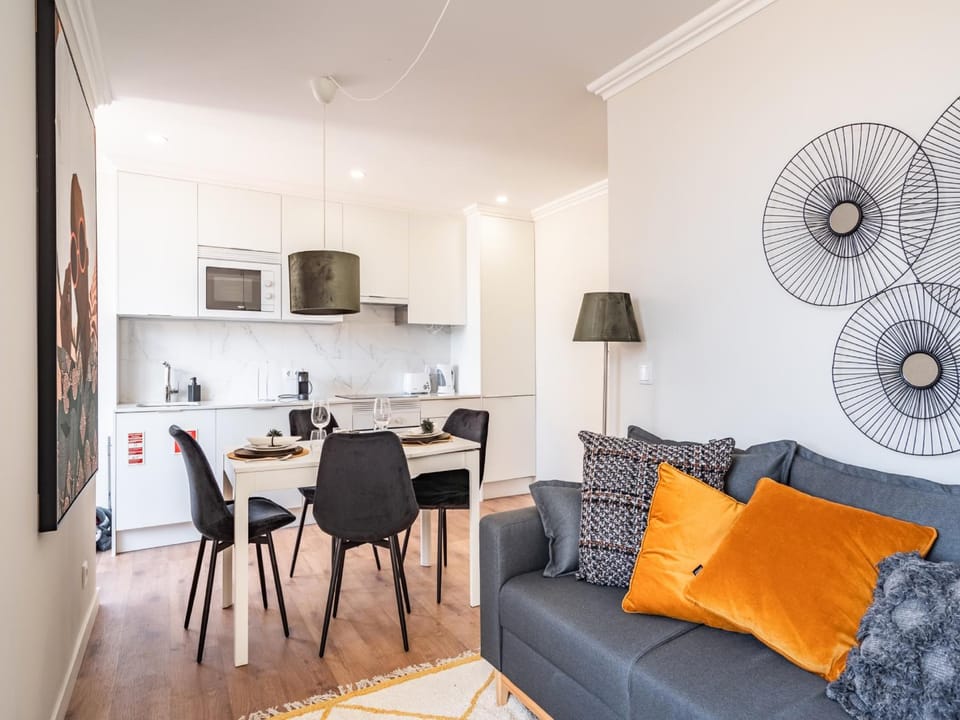 Kitchen or kitchenette, Living room, Seating area, Dining area
