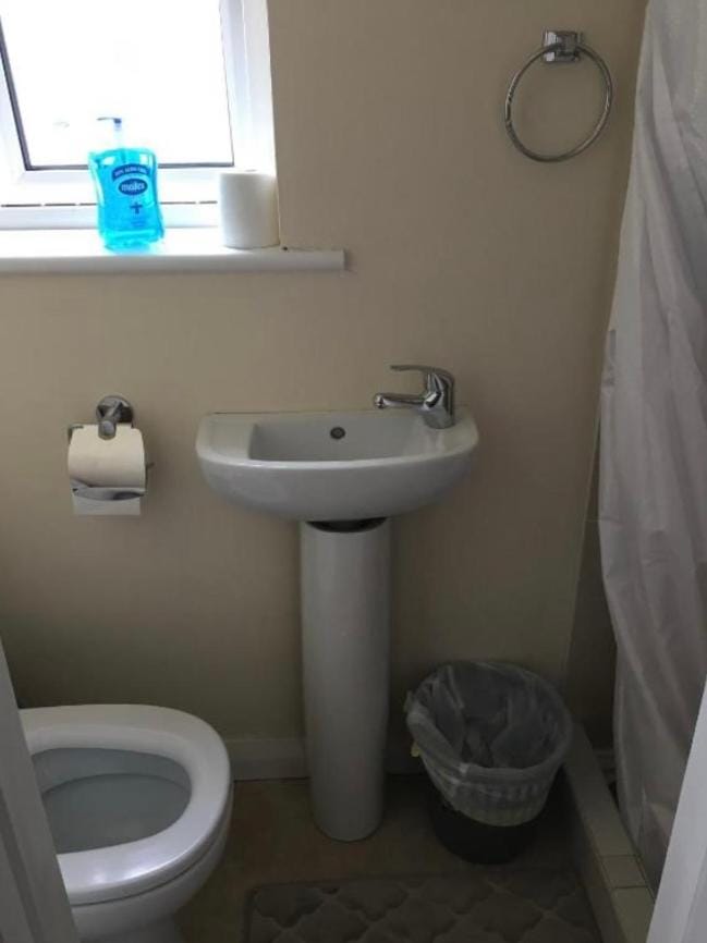 Private Bedrooms at Homestay Student Accommodation Rahoon Vacation rental in Galway