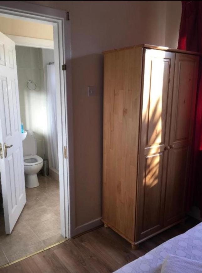Private Bedrooms at Homestay Student Accommodation Rahoon Vacation rental in Galway