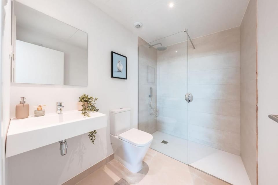 Shower, Toilet, Bathroom, towels