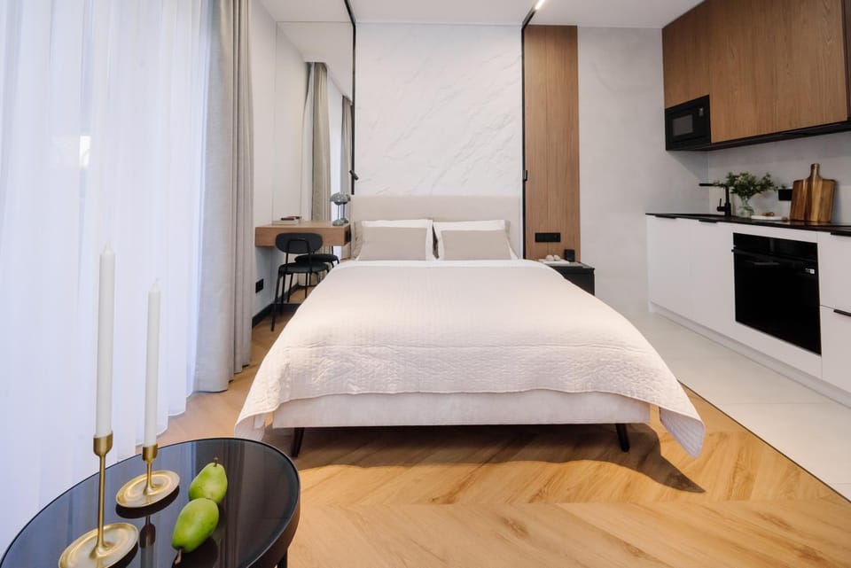 Bed, Kitchen or kitchenette, Photo of the whole room, Bedroom, microwave, oven